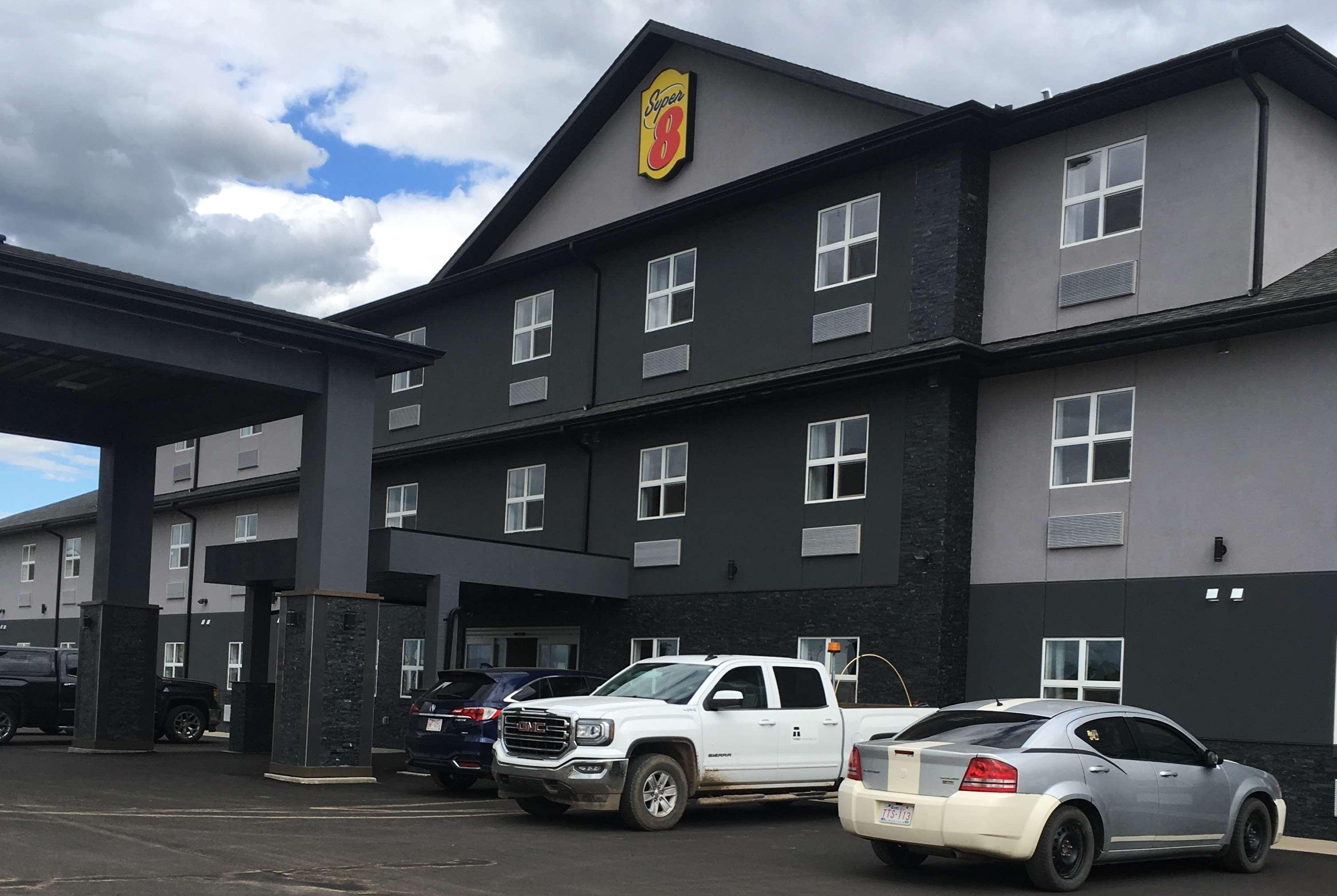 Hotel Super 8 By Wyndham Hardisty Exteriér fotografie